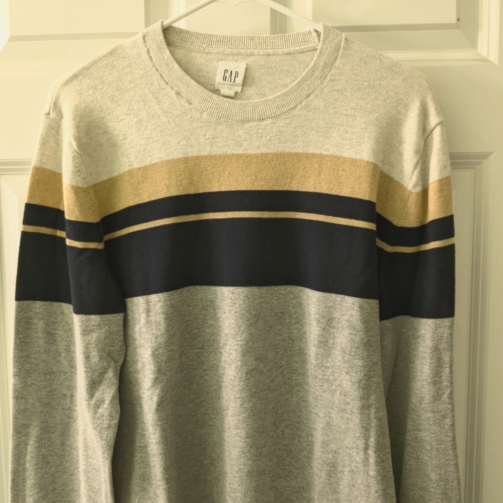 GAP long sleeve crew neck men's size S sweater